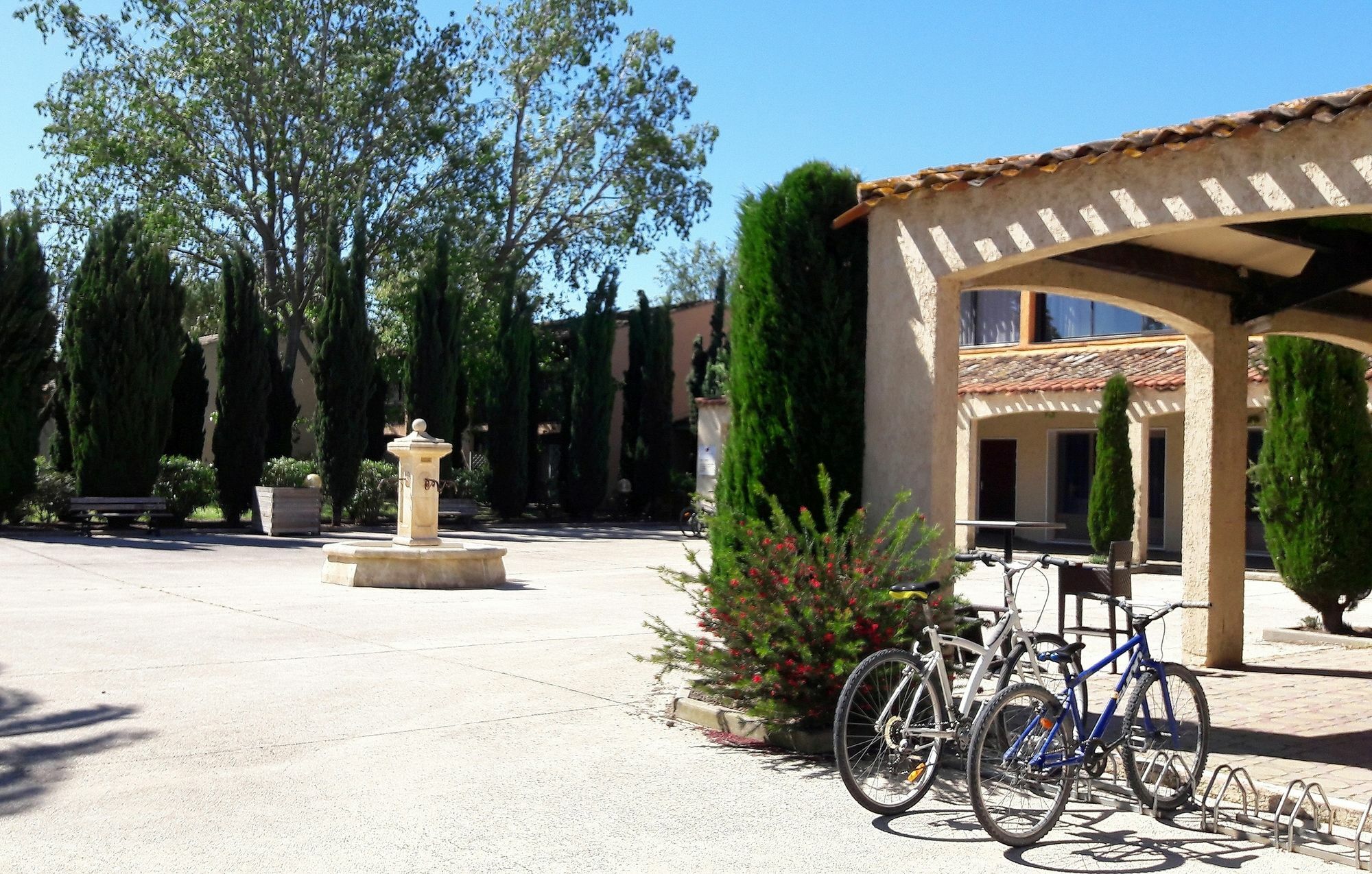 Residence Odalys Le Village Camarguais Les Gardians อาร์ลส์ ภายนอก รูปภาพ